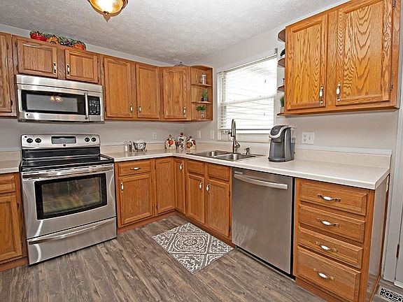 5th image of 6 Wheatfield Dr