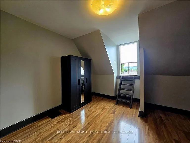 473 King St W #B — Photo 21