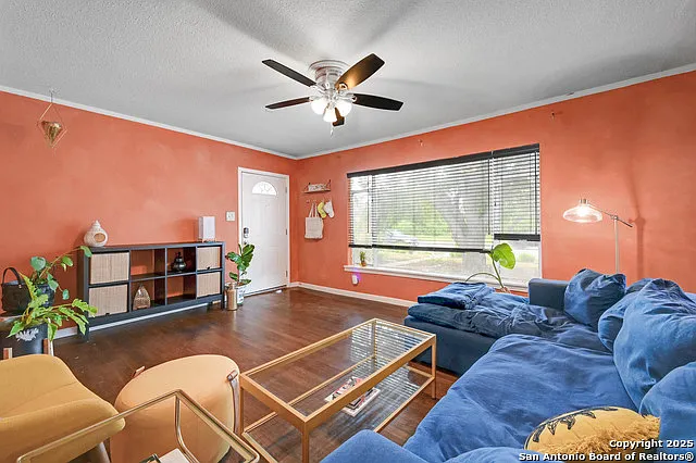 2231 W Woodlawn Ave — Photo 8
