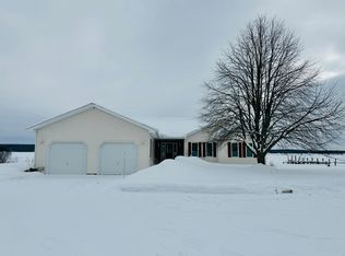 5527 S Scenic Dr, Sault Sainte Marie, MI 49783