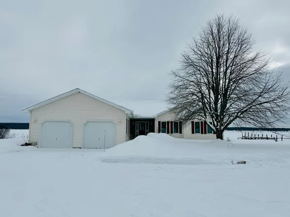 5527 S Scenic Dr, Sault Sainte Marie, MI 49783