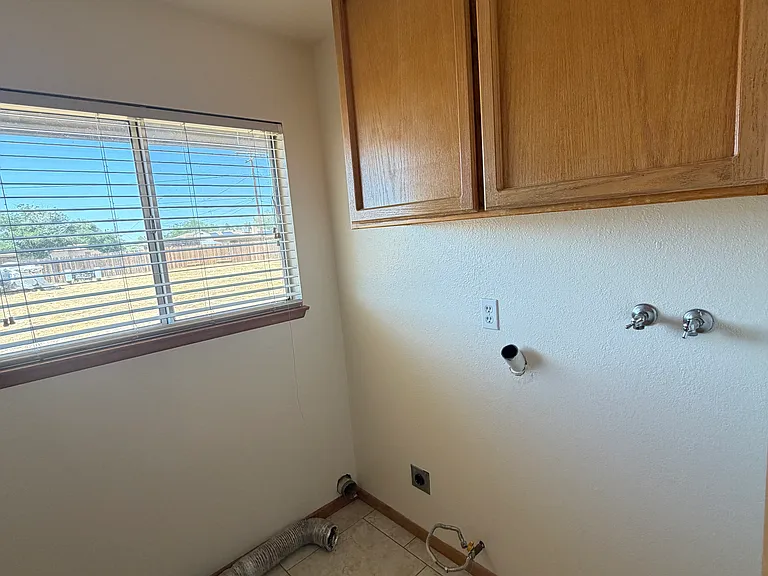 20986 Cayuga Rd — Photo 10