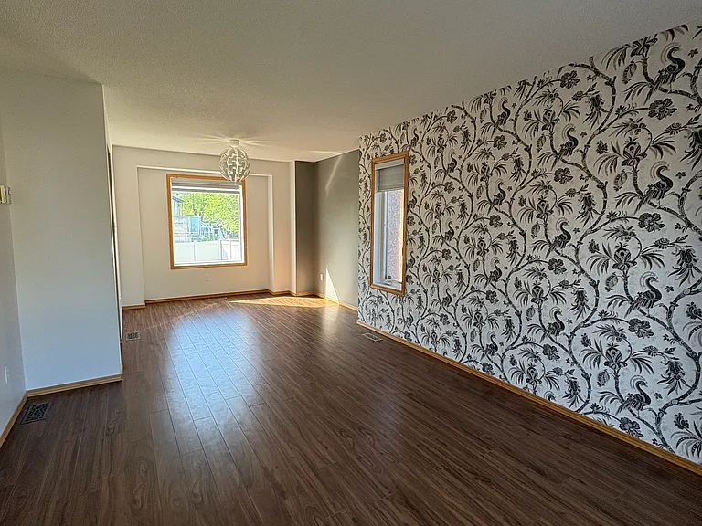 164 Strongberg Dr — Photo 3