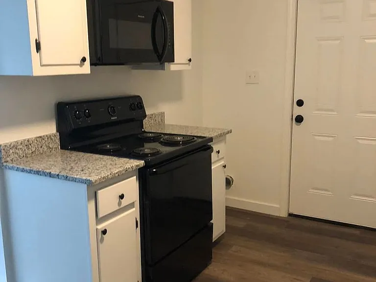 904 S Pine St #1 — Photo 6