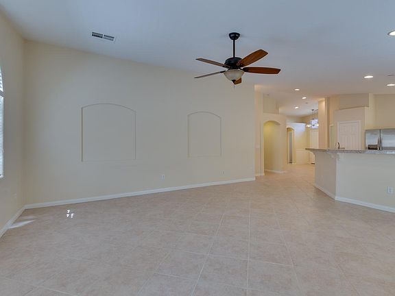 3rd image of 469 Garrafon Bay St