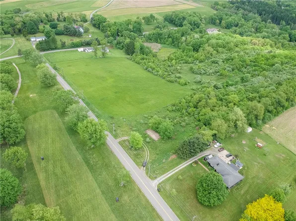 2542 Bridge St, Ellwood City, PA 16117