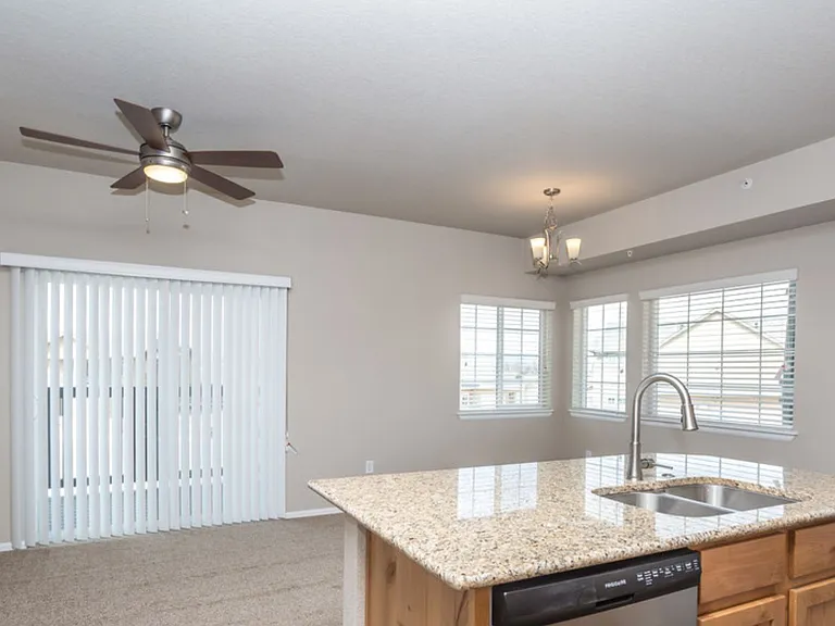 Pelican Bluff Apartments — Photo 12