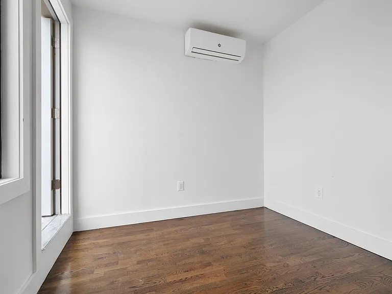 98 Patchen Ave #4B — Photo 4