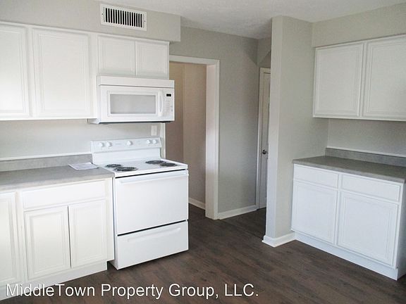 3rd image of 913 N Linden St