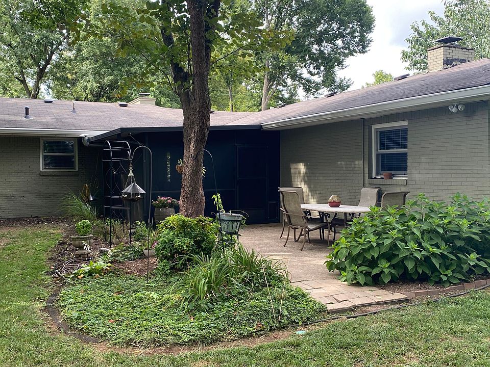 2nd image of 498 Brentlawn Dr