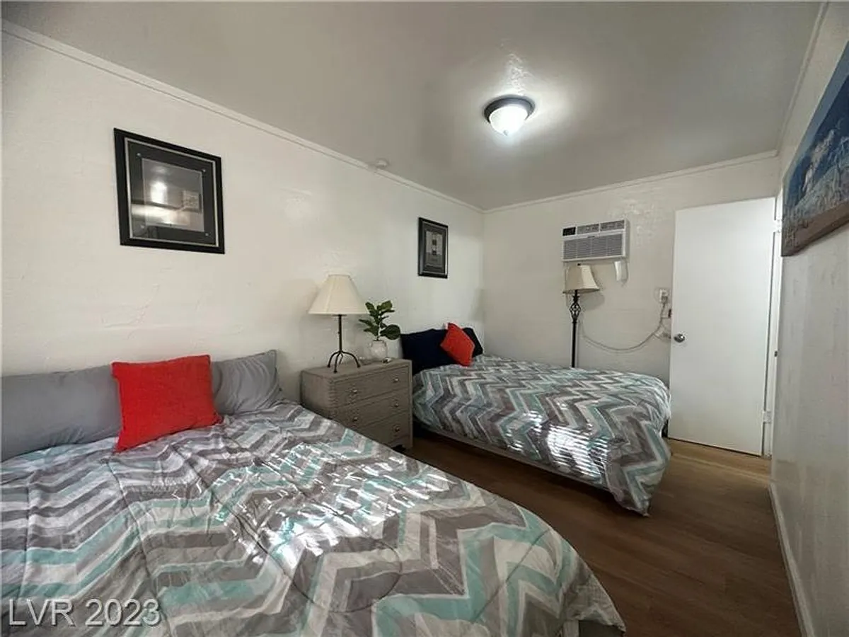 Building Photo - 2125 Elm Ave #2
