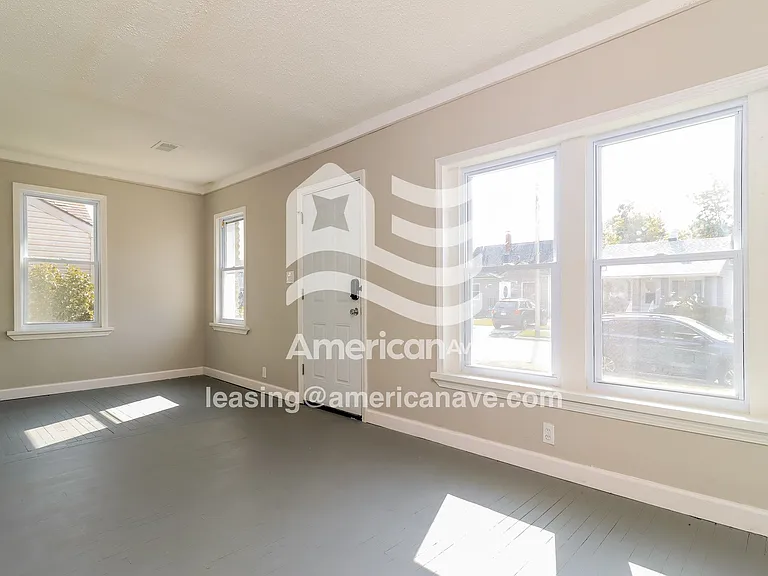 1507584_002_living_room_13991903.jpg
