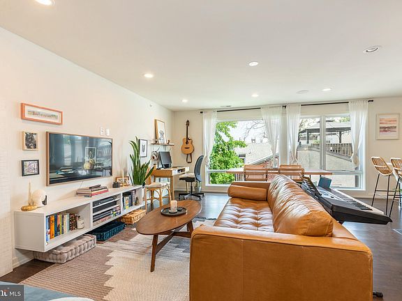 3rd image of 708 S Sartain 10 St #4