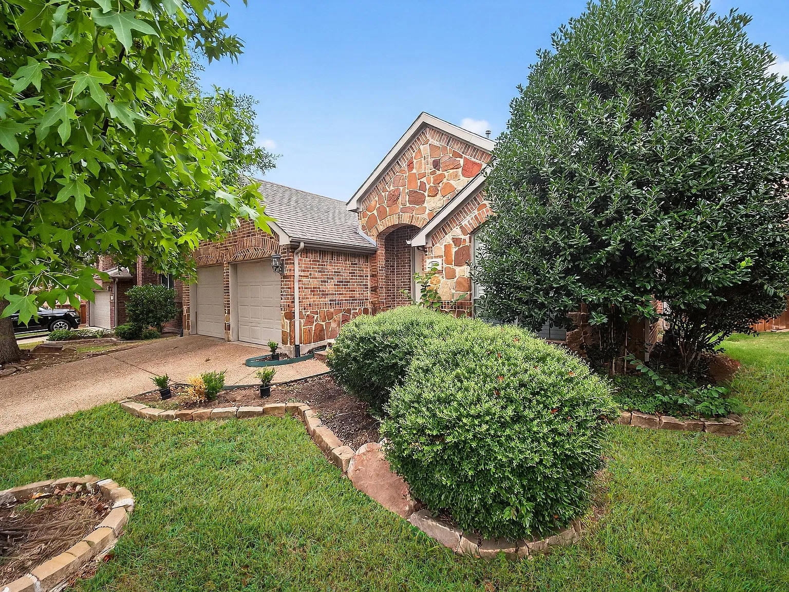 4 bed, 2586 sqft, $2,549 — Photo 2