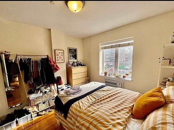 4th image of 568 Warren St Unit 7