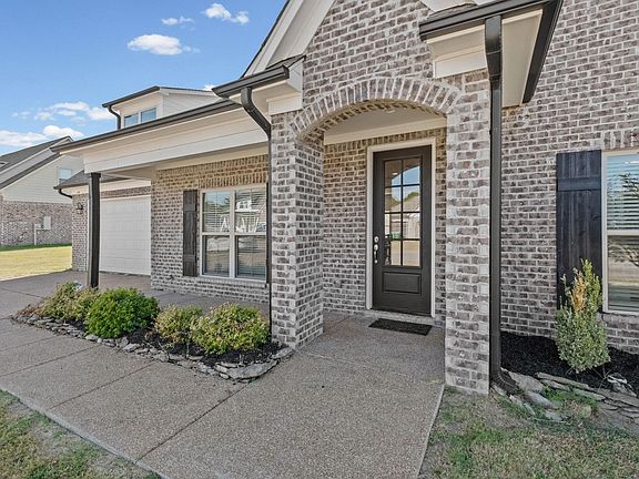 2nd image of 113 Forsyth Ln