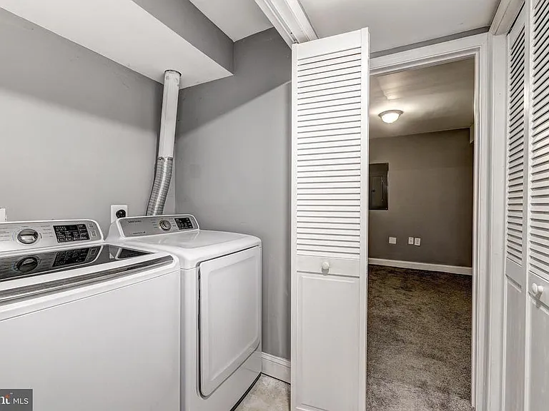 822 S Highland Ave — Photo 34