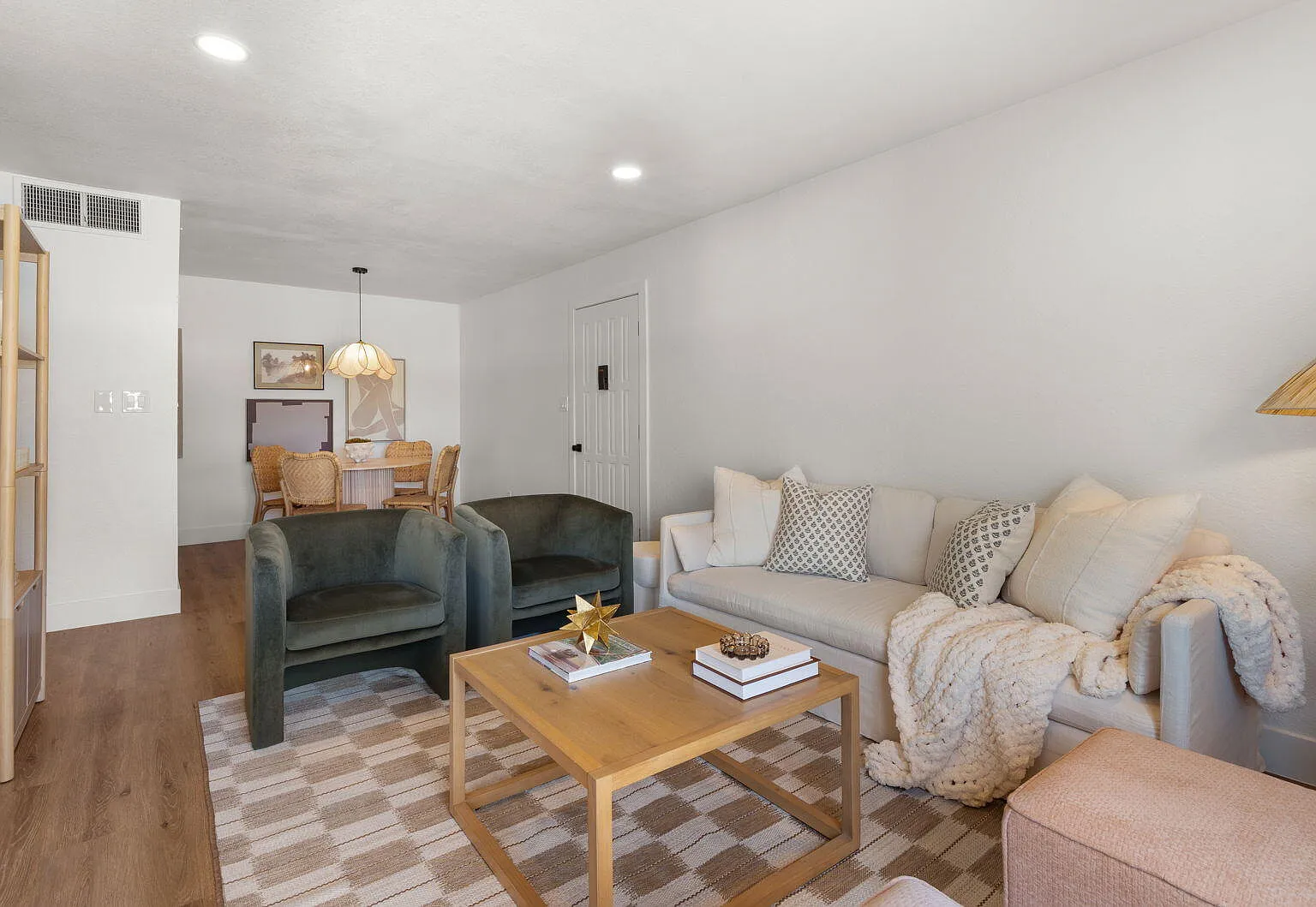 1 bed, 1.0 bath, 758 sqft, $2,000 — Photo 4