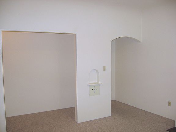 3rd image of 433 Nutmeg St APT 08