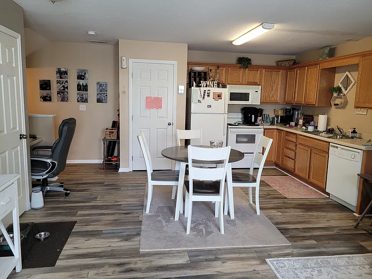 1207 SE Village View Ln — Photo 5