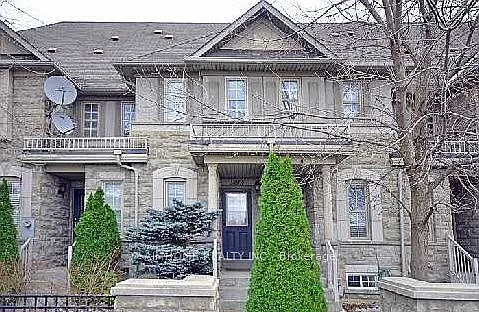 9013 Yonge St — Photo 1
