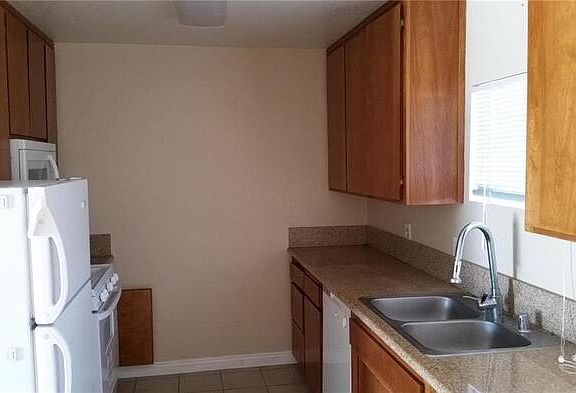 4th image of 73591 Sunnyslope Dr APT B