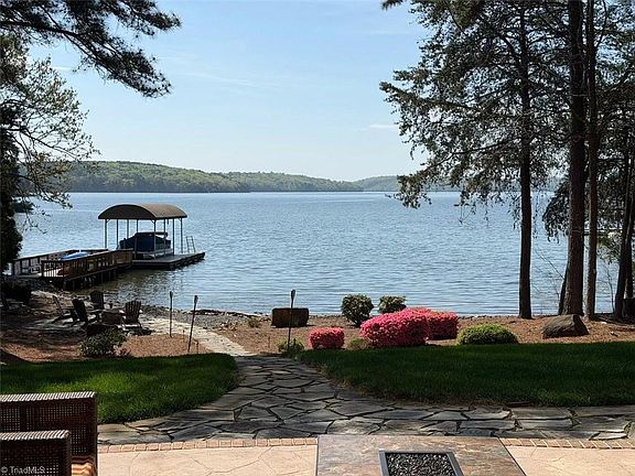 5th image of 144 Moss Bank Ct