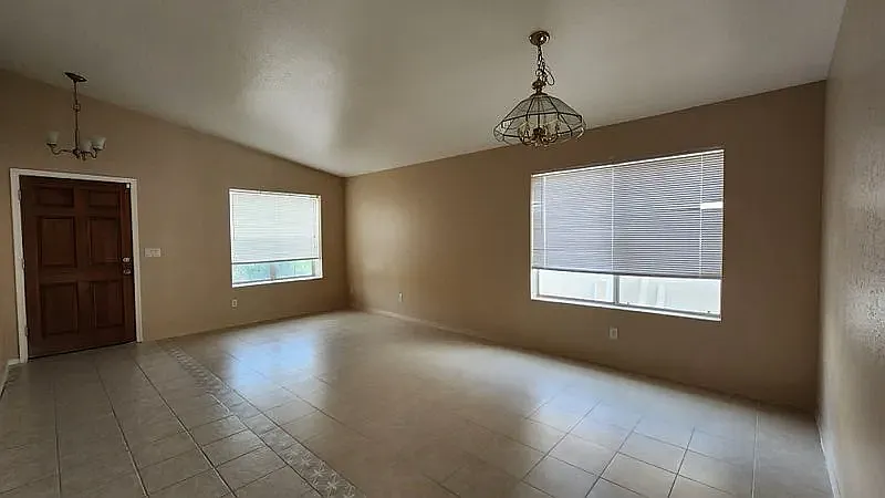 3 bed, 1741 sqft, $2,400 — Photo 4