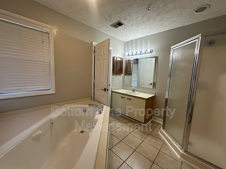 942 Stewarts Creek Dr #8 — Photo 13