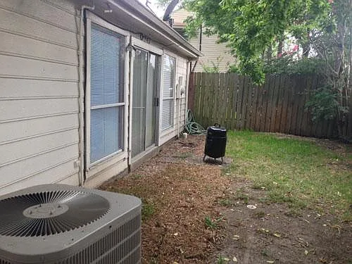 11886 Fairpoint Dr — Photo 2