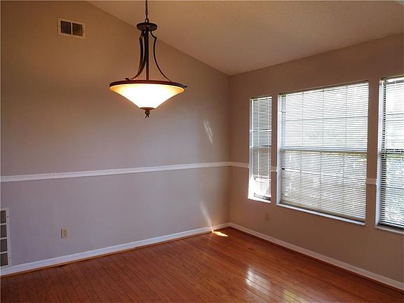 5th image of 587 Stillwater Dr