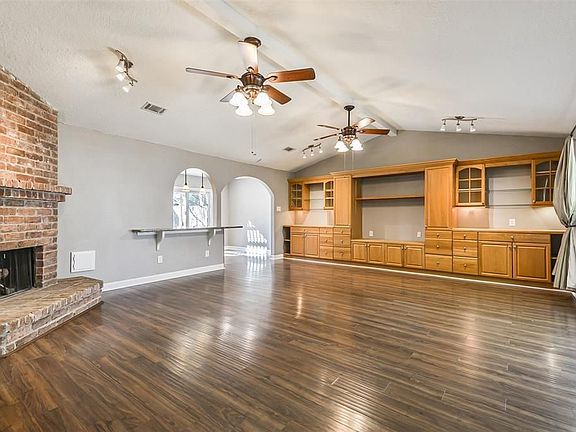 4th image of 1022 Western Hills Dr