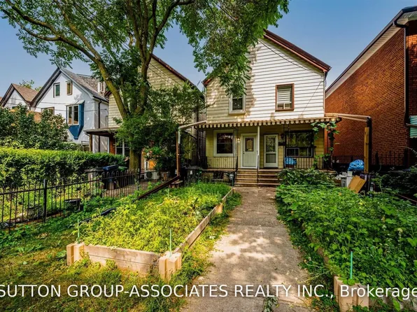 739 Manning Ave, Toronto, ON M6G 2W5