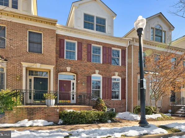2165 N Pierce St, Arlington, VA 22209