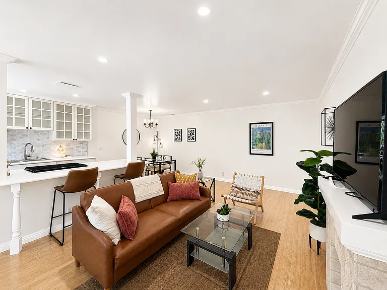 1027 20th St #2J — Photo 4