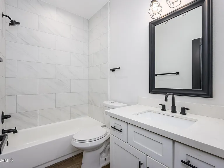 274 N Delaware St #B — Photo 14