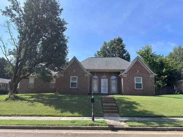 8305 Crimson Creek Dr, Cordova, TN 38016