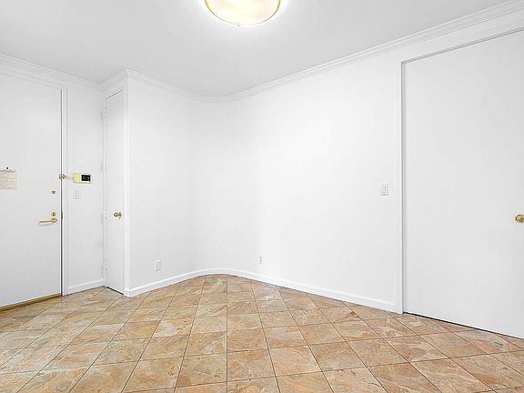 4th image of 150 E 57th St APT 16B