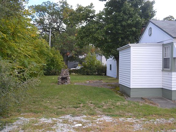 4th image of 838 E Forest Ave