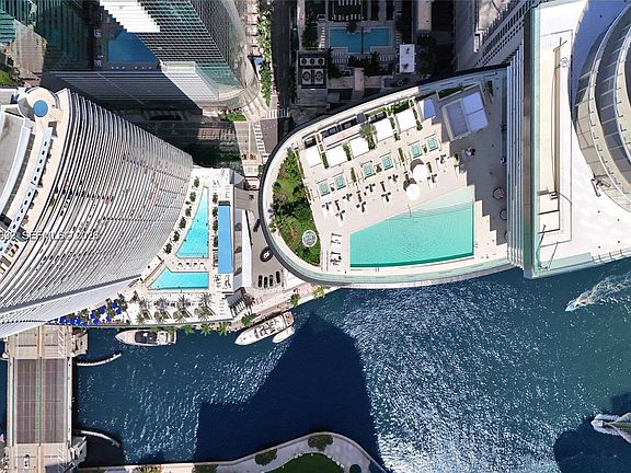 5th image of 300 Biscayne Boulevard Way #3704C
