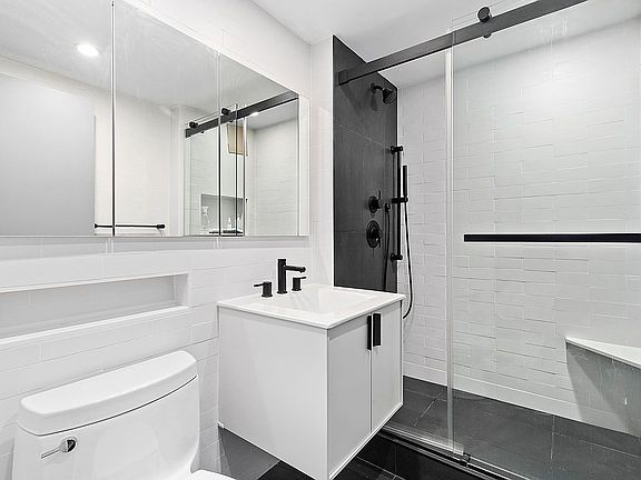 5th image of 516 W 47th St APT S6a