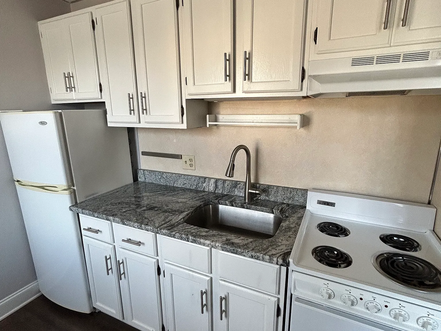 4 E Athens Avenue — Photo 3