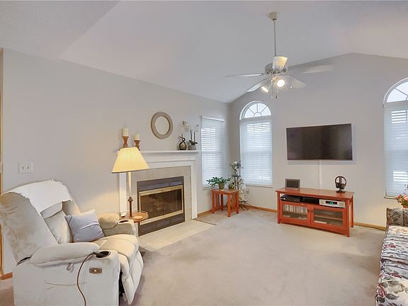 4th image of 55 Ashford Dr