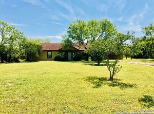 200 County Road 4644, Hondo, TX 78861