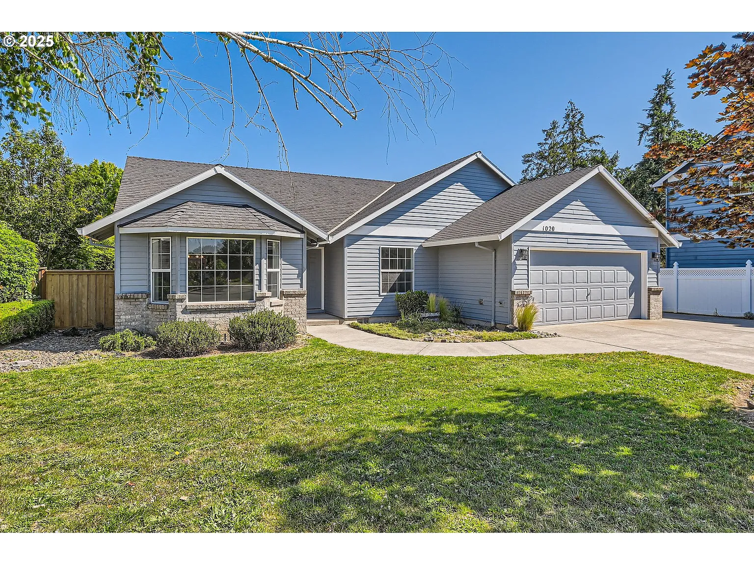 1020 E 3rd St photo 1