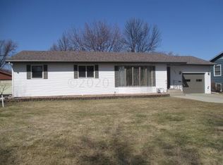 1001 4th St S, Wahpeton, ND 58075