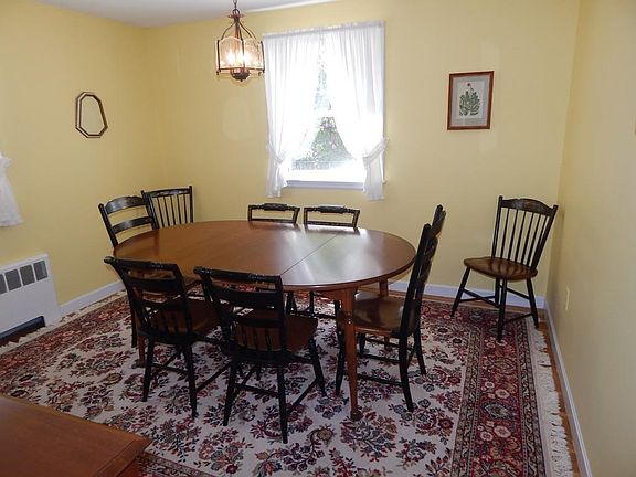 5th image of 51 Bowes Ave