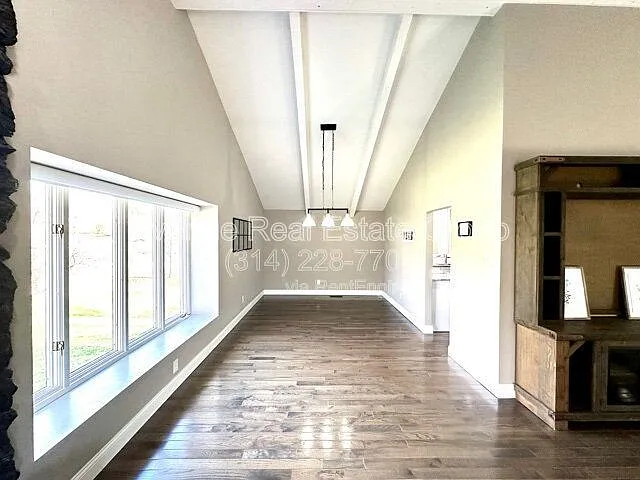 429 Staines Ct — Photo 6