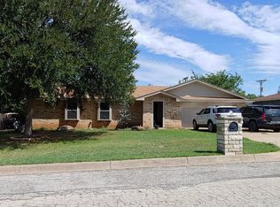 2110 E Crafton St, Henrietta, TX 76365