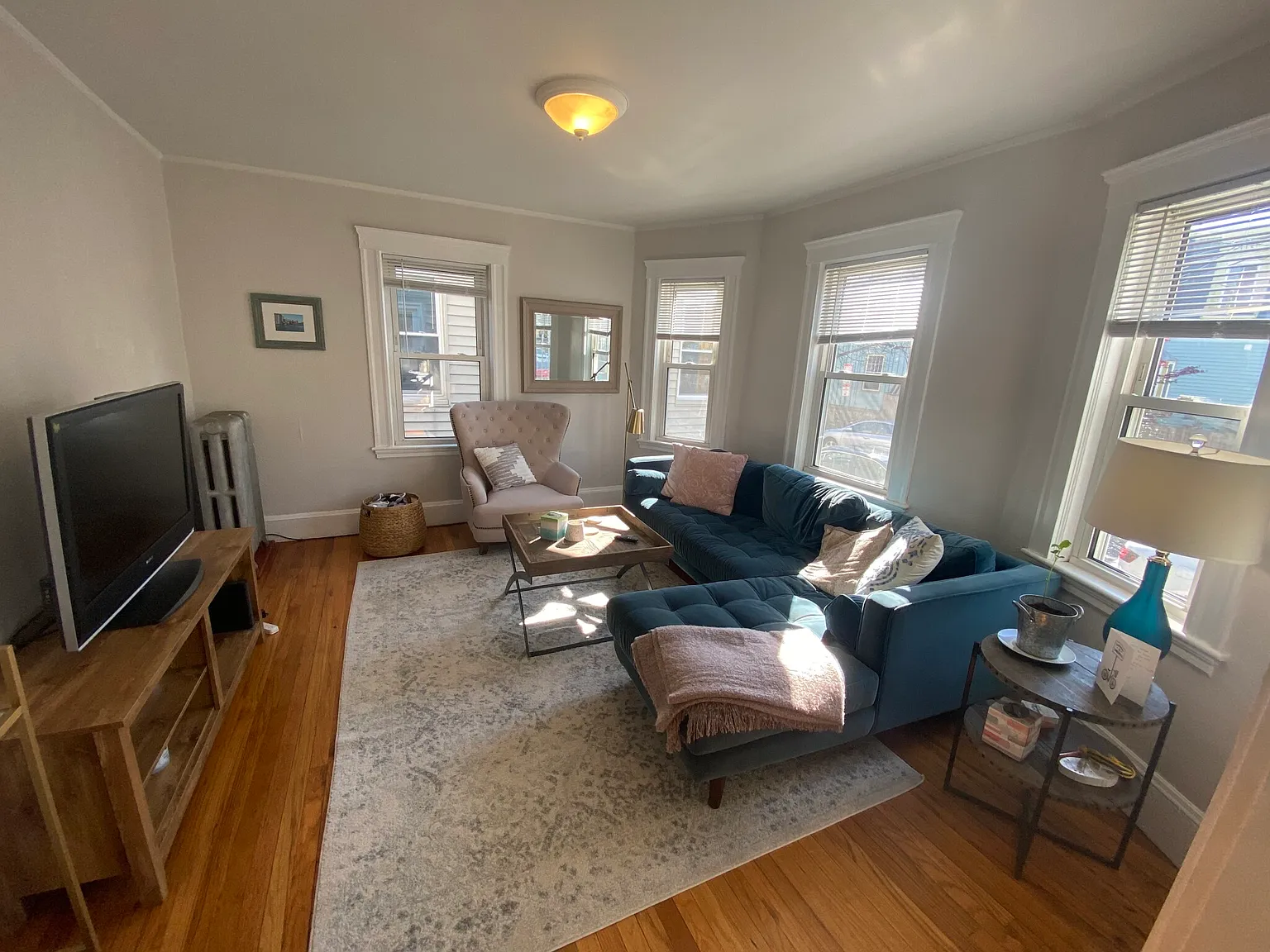 3 bed, 1350 sqft, $4,000 — Photo 2